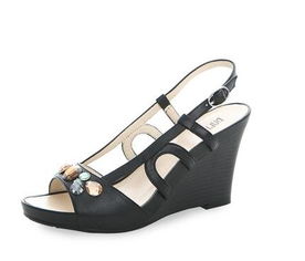 鑫志達鞋業(yè)產(chǎn)品圖片 鑫志達鞋業(yè)店鋪裝修圖片